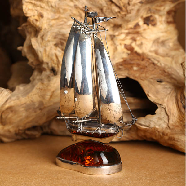 银镶火珀工艺品