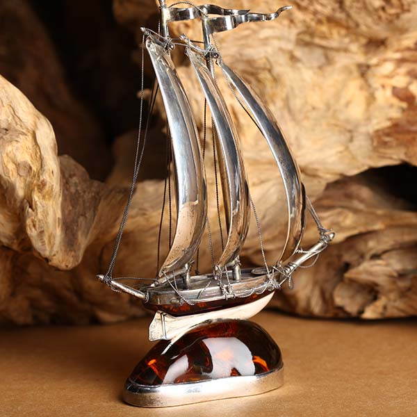 银镶火珀工艺品