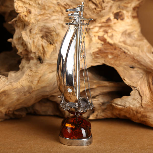 银镶火珀工艺品